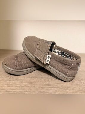 Toms Kids Moccasin Slip-On Shoes in Taupe